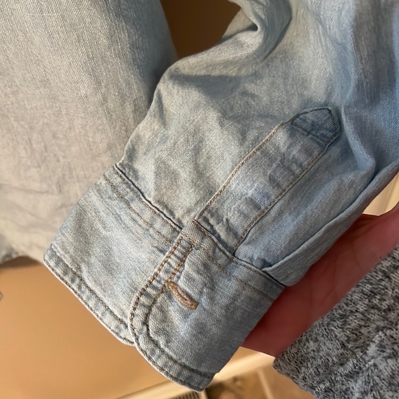 Old navy button up denim style shirt - Picture 4 of 4